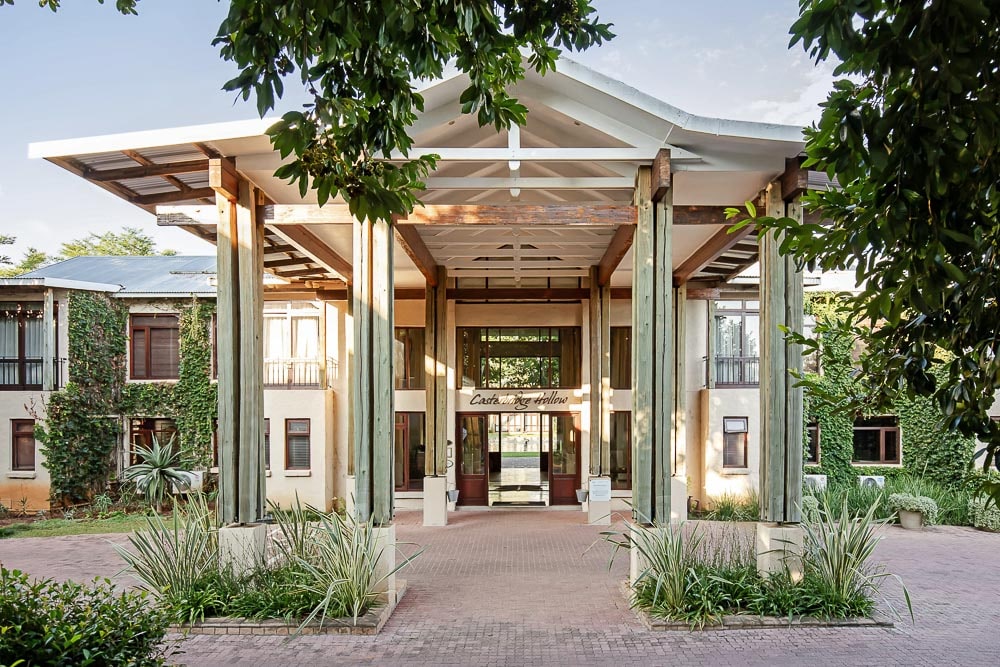 Casterbridge Hollow Hotel 8 min